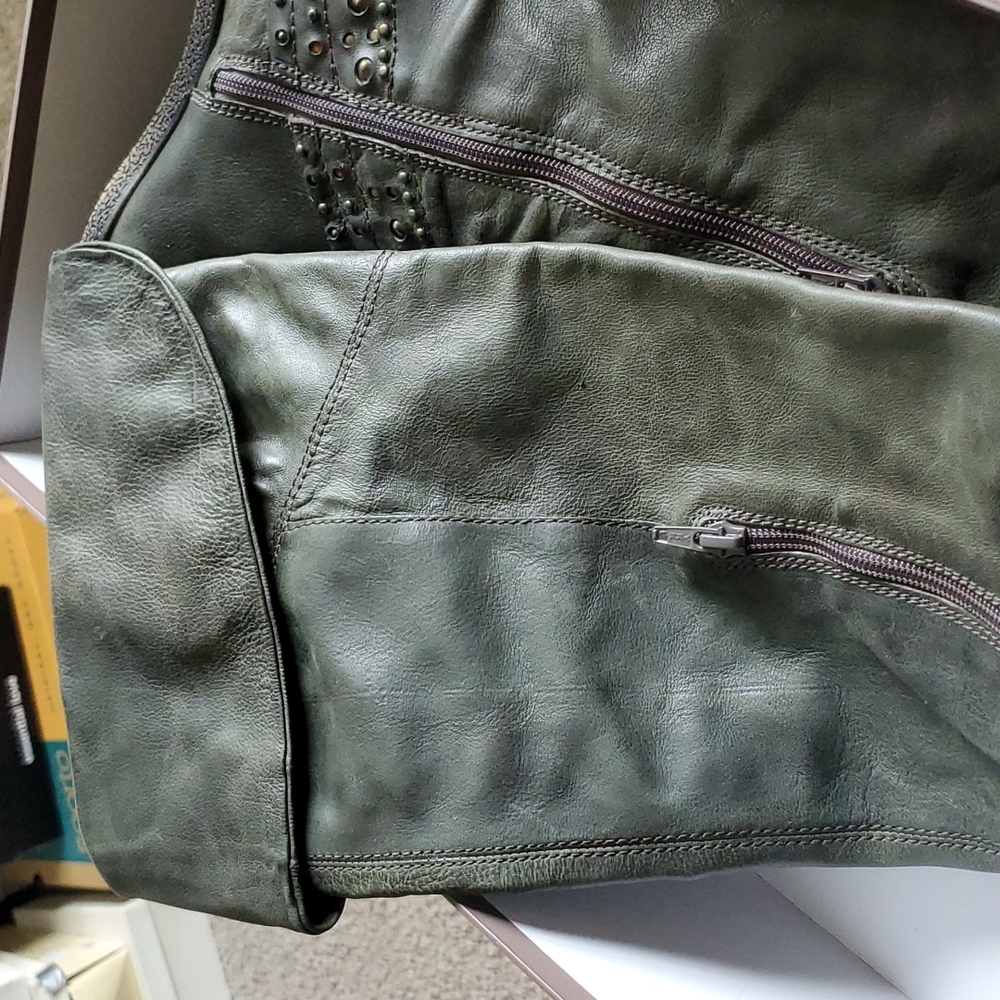 High Boots - Picture 5 of 9